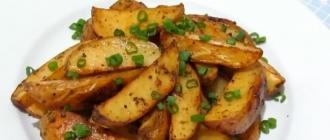 Как приготовить картошку по-деревенски с хрустящей корочкой Картофель дольками по деревенски запеченный в духовке